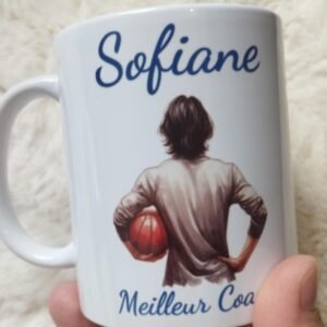 Mug personnalisé “Meilleur Coach” – Illustration basket, prénom au choix